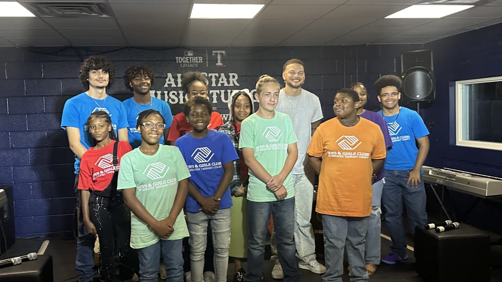Country music star Kane Brown poses for a picture with kids from the North Fort Worth branch of Boys & Girls Clubs of Greater Tarrant County.