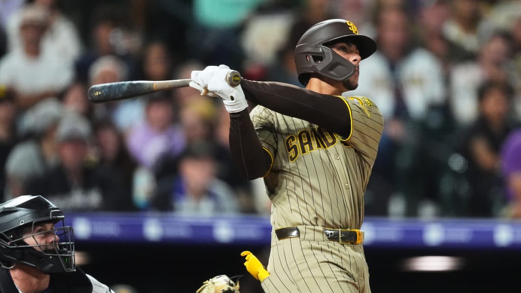 Rookie makes home run history as Padres stay hot