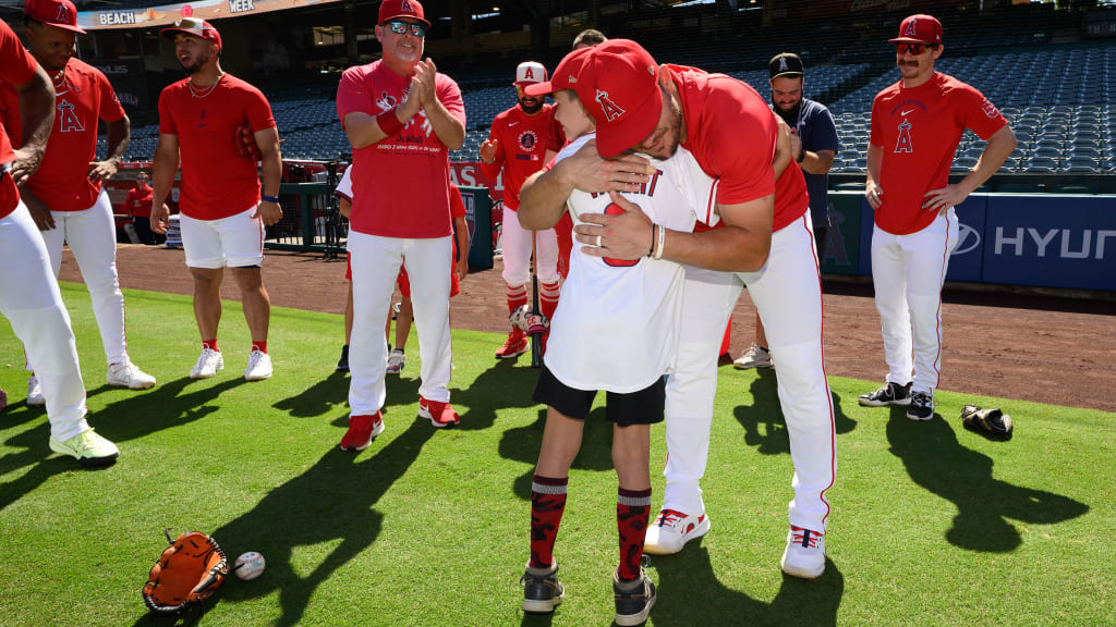 11-year-old's dream to meet Trout becomes reality