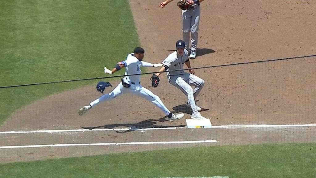 Max Fried wins race to the bag vs. Chandler Simpson