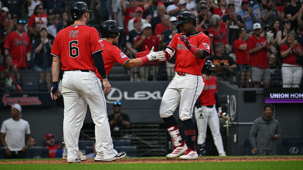 LIVE: Martínez answers Yanks' power with one sweet swing