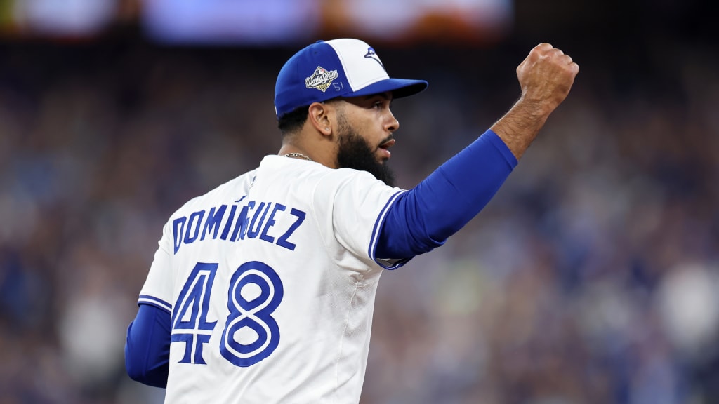 Seranthony Dominguez pitching for the White Sox 2026