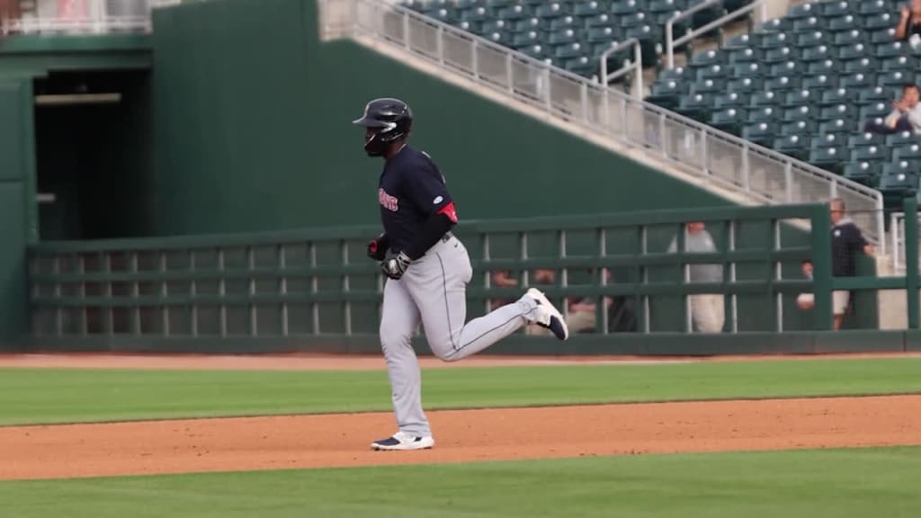 Field View: Jhonkensy Noel hits a home run