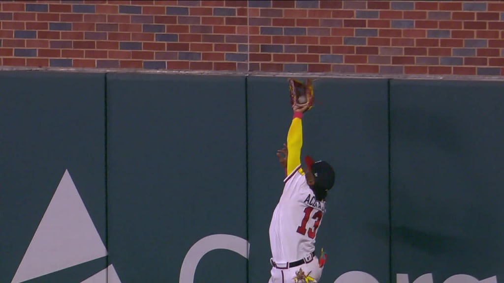 Arizona's Pham robbed of homer by fan who stole the ball from