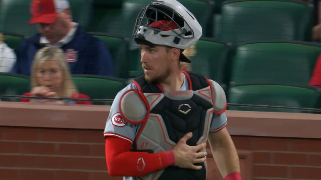Tyler Stephenson throws out Lars Nootbaar