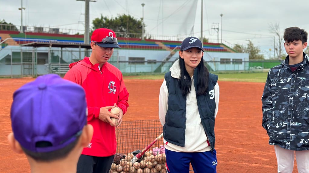 Paul Benoit helps lead training with players in Taiwan. Photo courtesy of Paul Benoit.