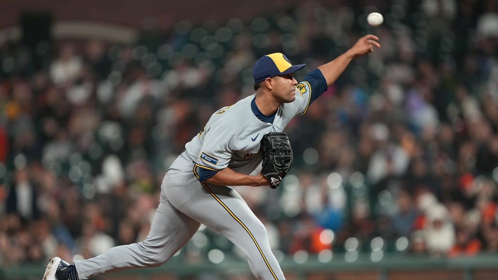 Brewers score 8 runs in 6th inning of win vs. Giants