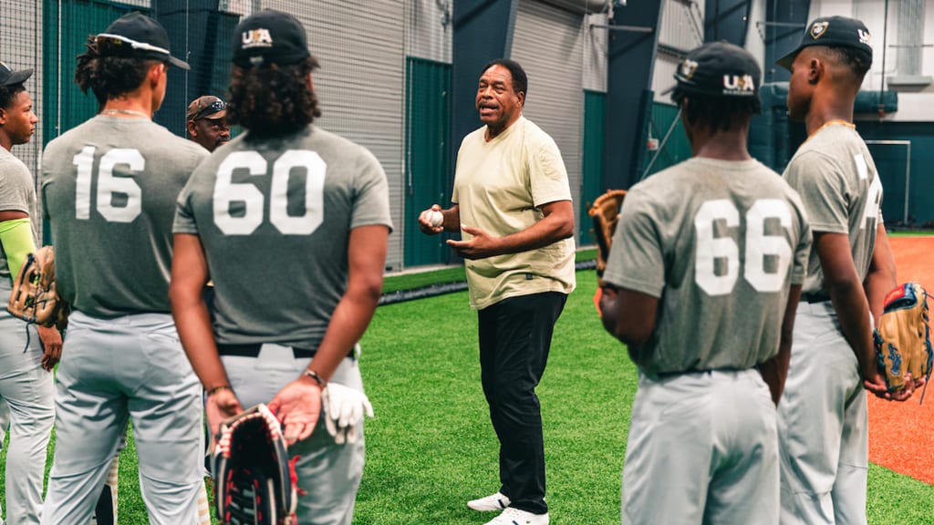 Hall of Famer Dave Winfield speaks to players participating in the Hank Aaron Invitational.