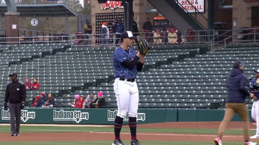 Paul Skenes K's six in three scoreless innings