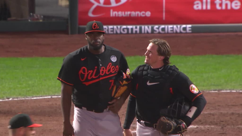 Orioles' Gunnar Henderson exits game vs. Giants with low back discomfort:  'He'll be fine
