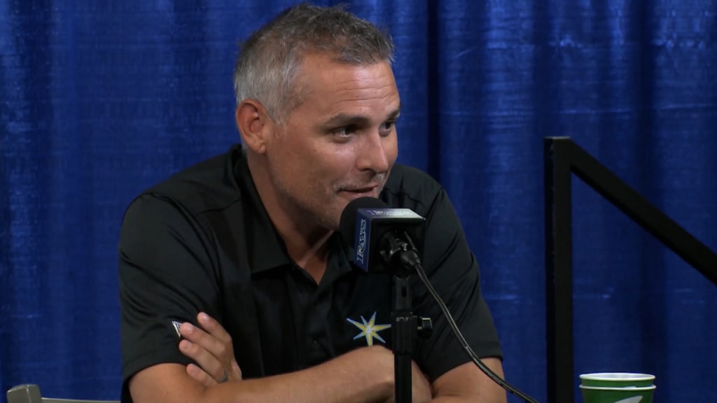 Tampa Bay Rays assistant hitting coach Dan DeMent, right, shakes