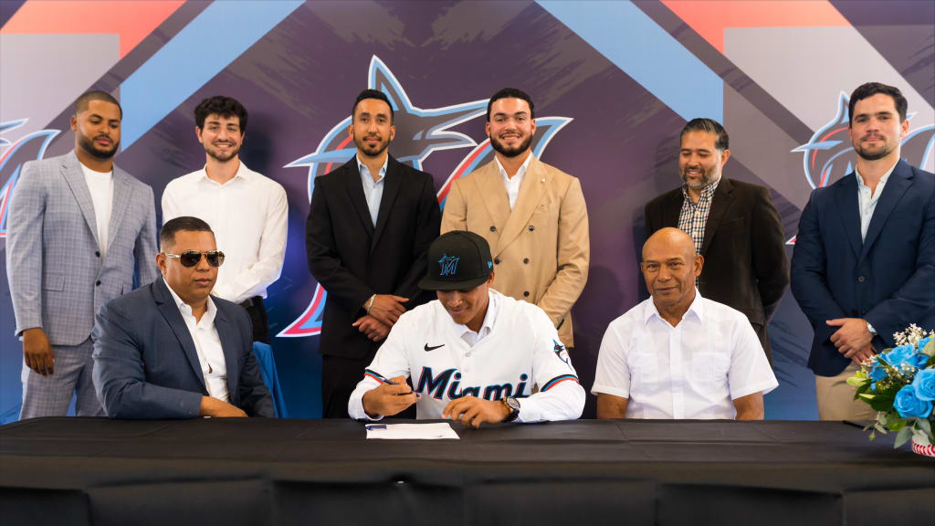 Steven Herrera inks his deal with the Marlins.