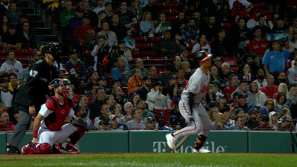 Urías wins Gold Glove at 3rd base, 1st Oriole to win since Machado