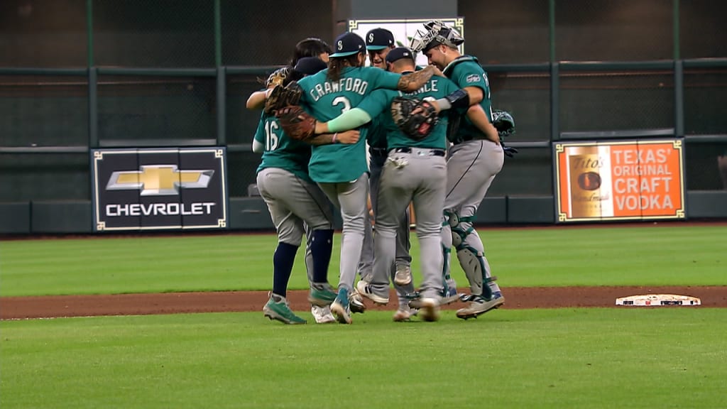 Jarred Kelenic's double, Logan Gilbert's strong start help Mariners over  Astros 3-1 