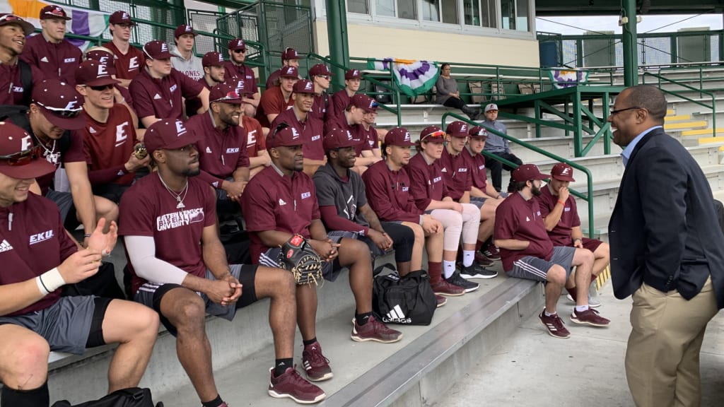 Tyrone Brooks, the senior director of the front office Diversity Pipeline Program at MLB, speaks to attendees at a past Andre Dawson Classic event. (photo via Tyrone Brooks)