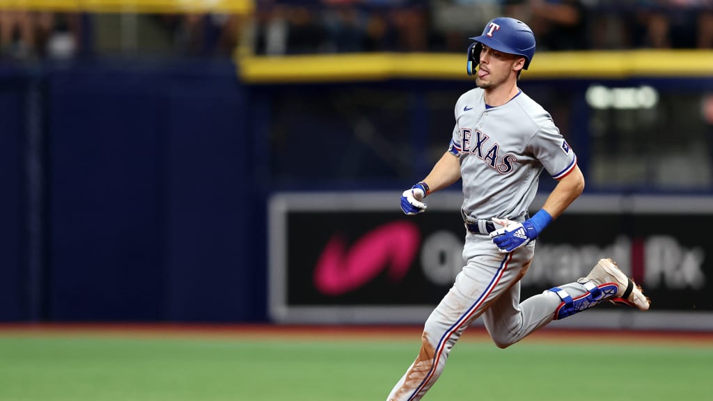 Rangers hits leader Young back in Texas to retire