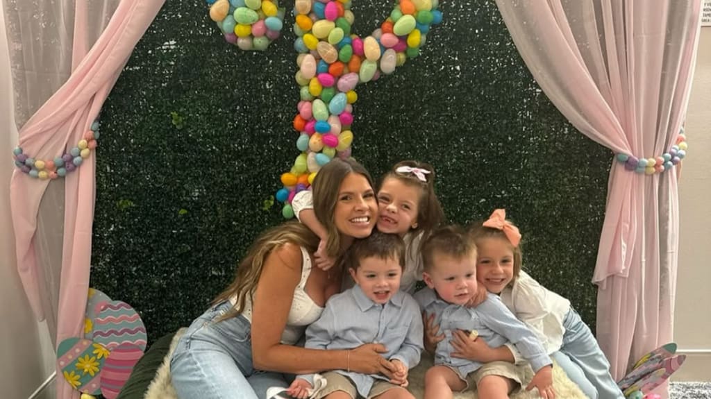 J.T. Realmuto's wife, Alexis, along with their children Gracie Lane, Willa Mae, Cash and Zane (Courtesy: jt_realmuto/Instagram)