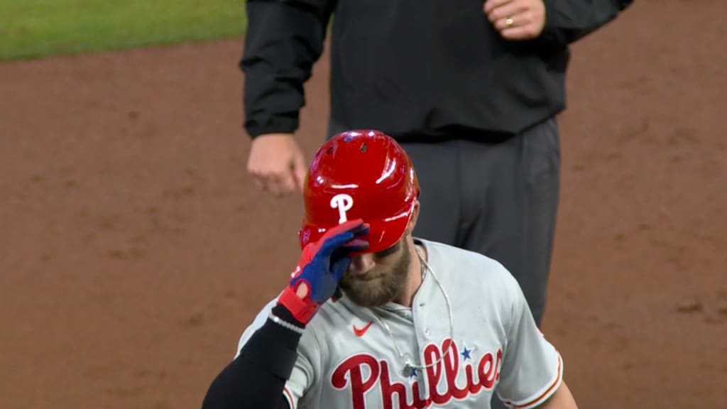 Phillies fall to Braves in extras after Kyle Schwarber drops ball