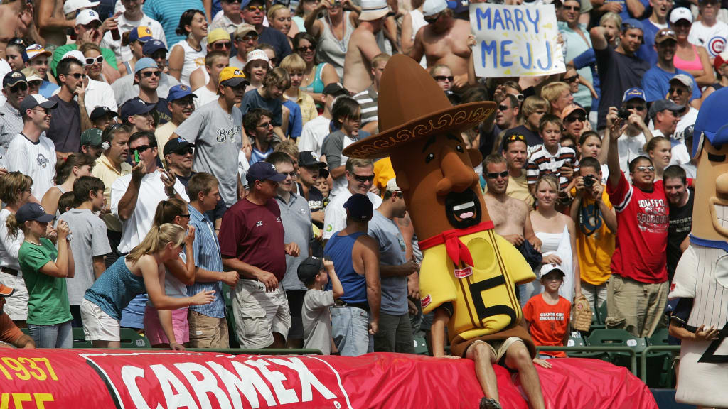 It just went crazy': Creator of Brewers' Racing Sausage mascots reflects on  first race, 30 years later
