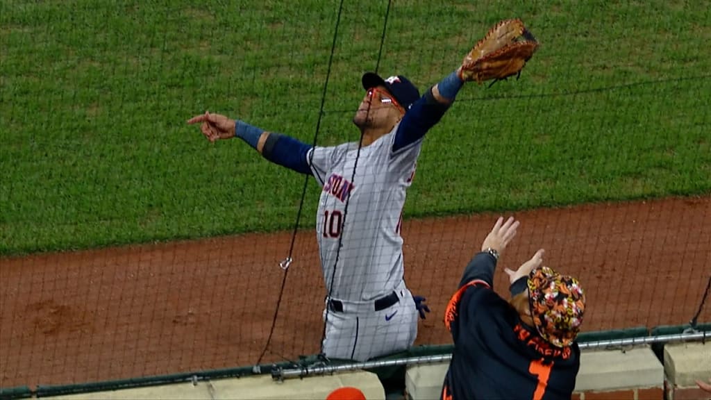 Astros manager Baker gets career win No. 1,999 in shutout of