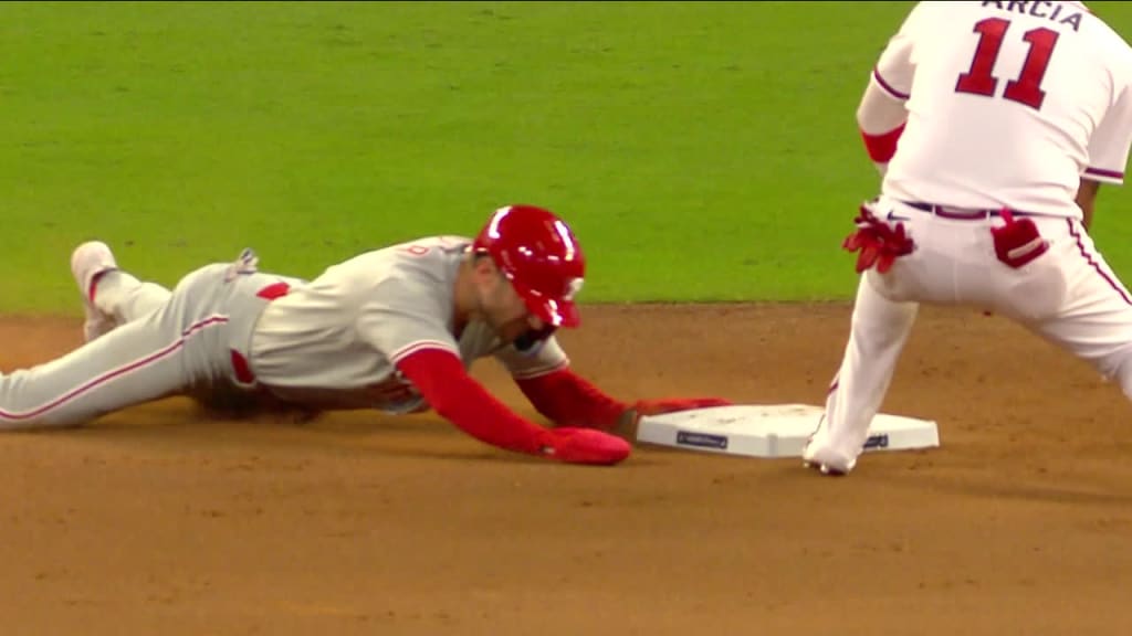 Filis roban cinco bases