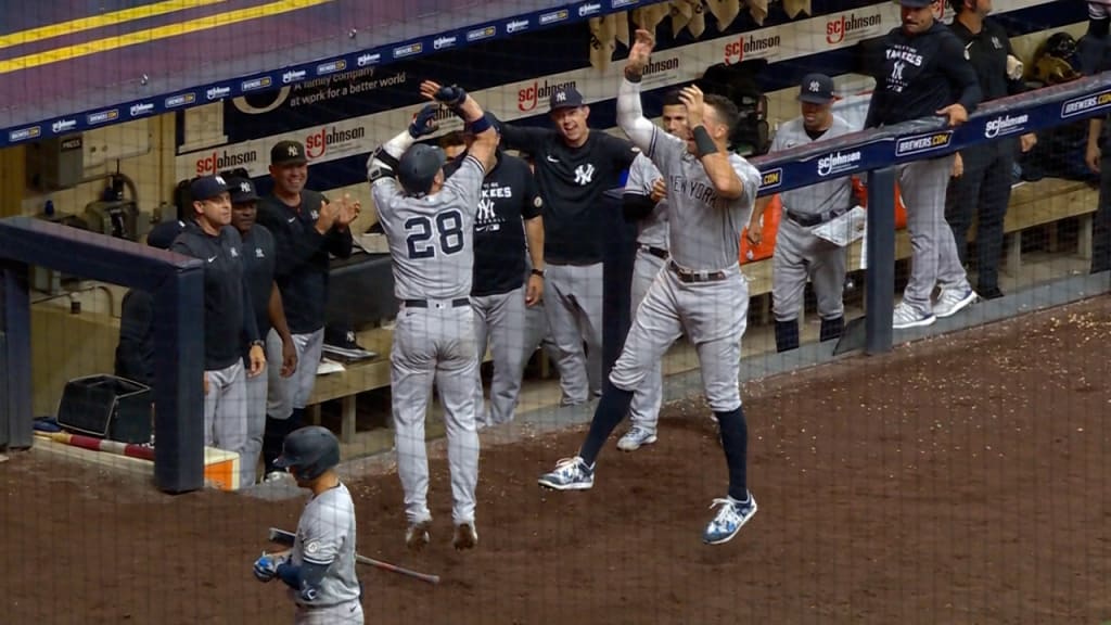 Marwin Gonzalez's tough catch, 04/28/2022