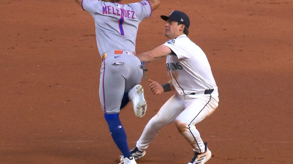Cole Young hits walk-off single; Mariners win 7th straight game