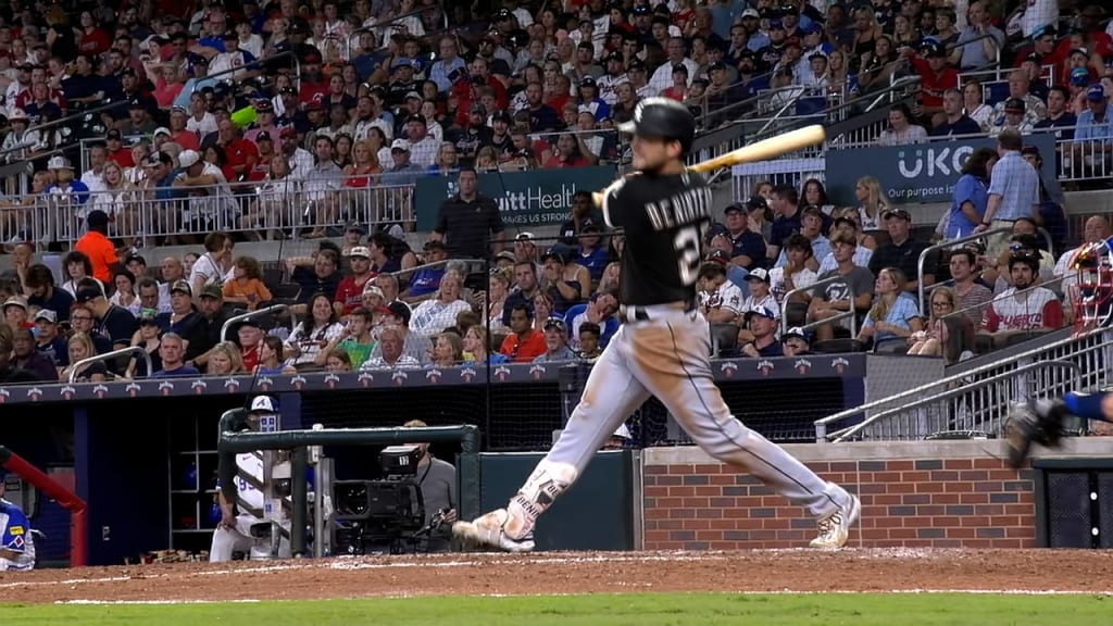 Burger hits go-ahead homer as White Sox beat Braves 6-5 for first