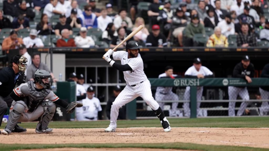 White Sox' Tim Anderson ejected, Elvis Andrus gets 2,000th hit in