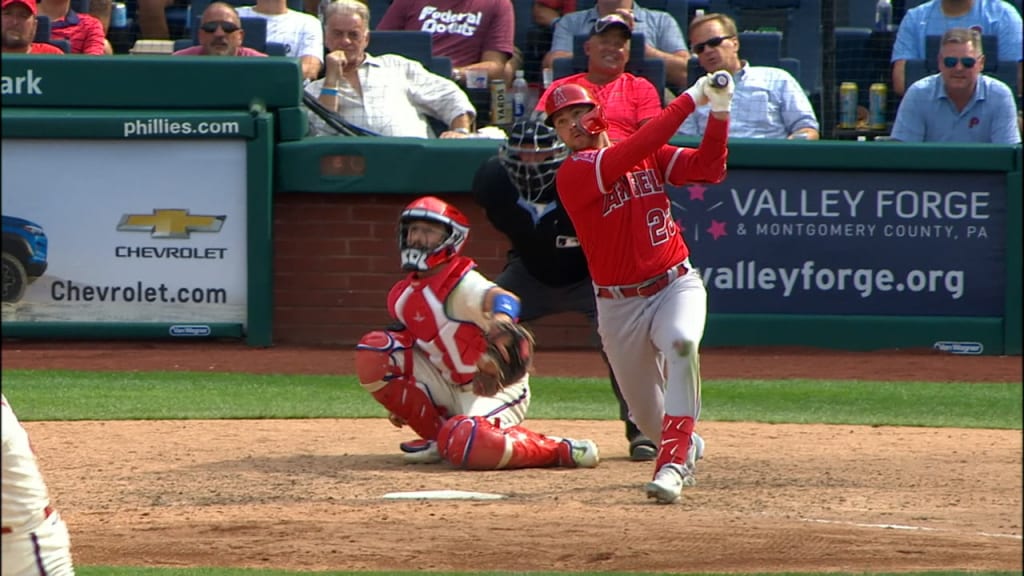 Phillies rally extends Angels' losing streak, makes fan's day