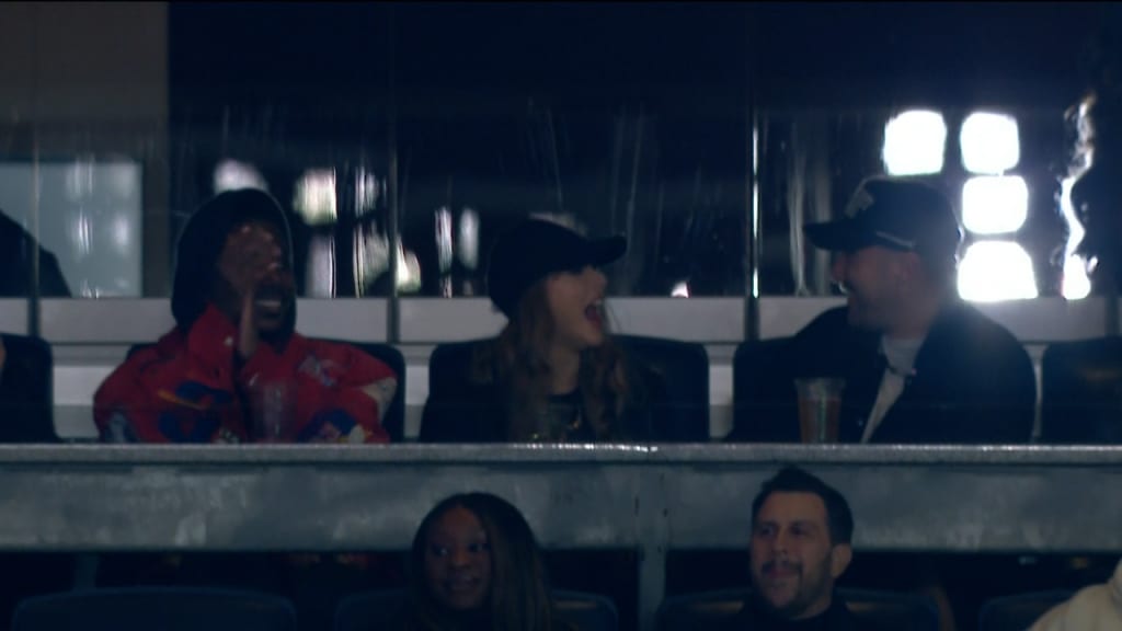 Taylor Swift reacts to Juan Soto's home run
