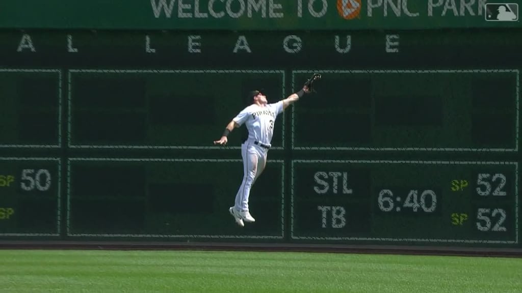 Pirates split series with Cardinals after Little League Classic