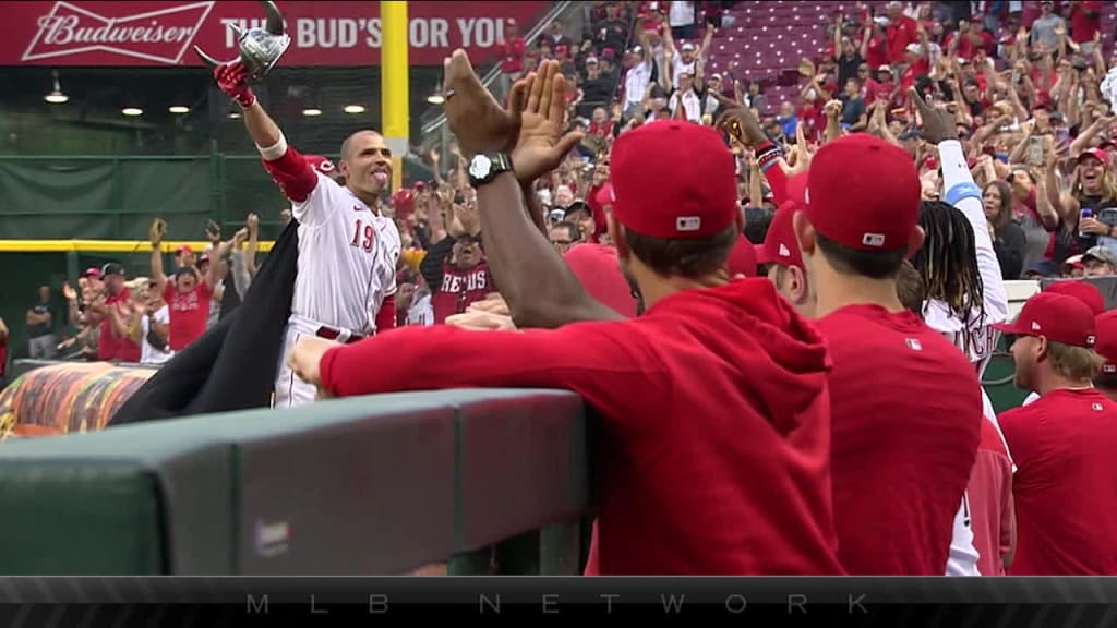 Injured Red star Joey Votto visits with fans in stands