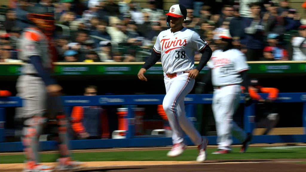 Matt Wallner scores on an error 