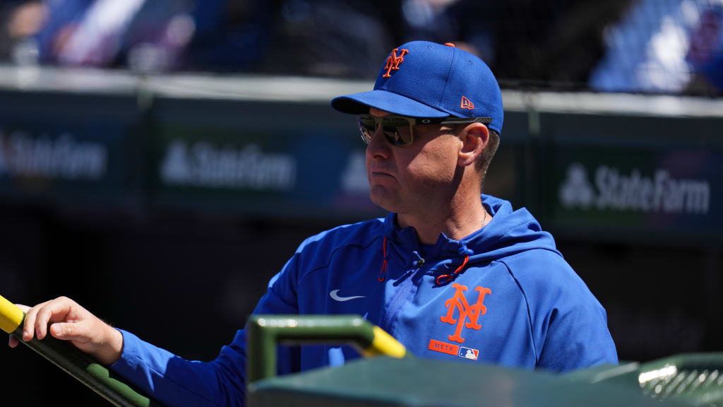 Mendoza hears the noise, focused on task at hand