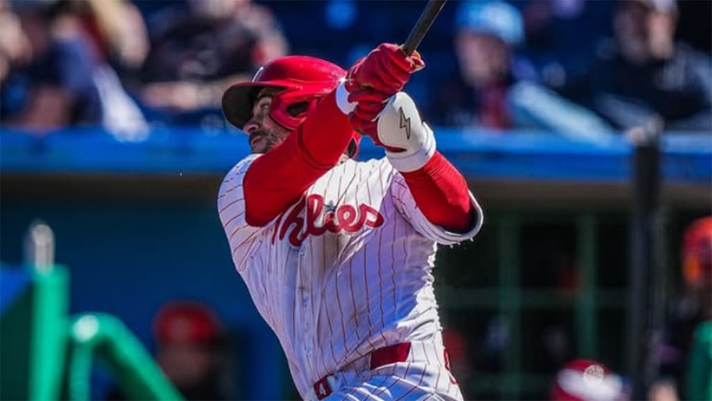 Kemp brings 'new engine' into camp to compete for outfield role