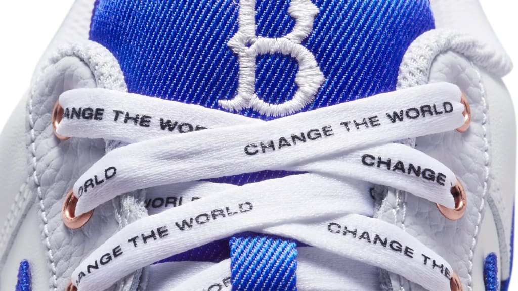 Jackie Robinson Nike Air Force 1 display picture 1