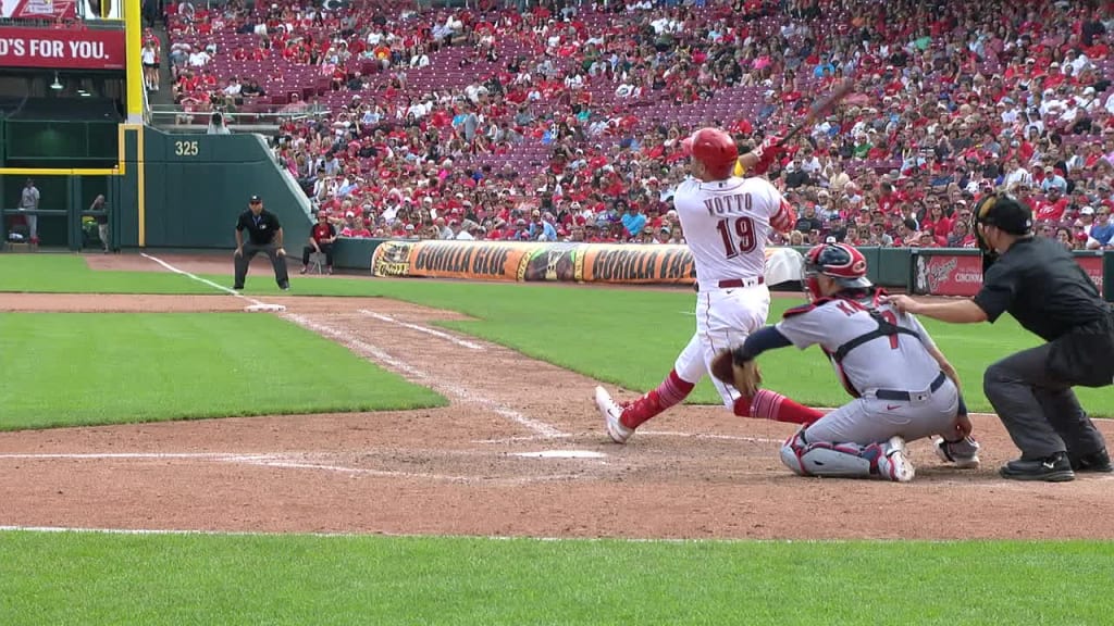 Resurgent Joey Votto belting homers again, keeping Reds in playoff