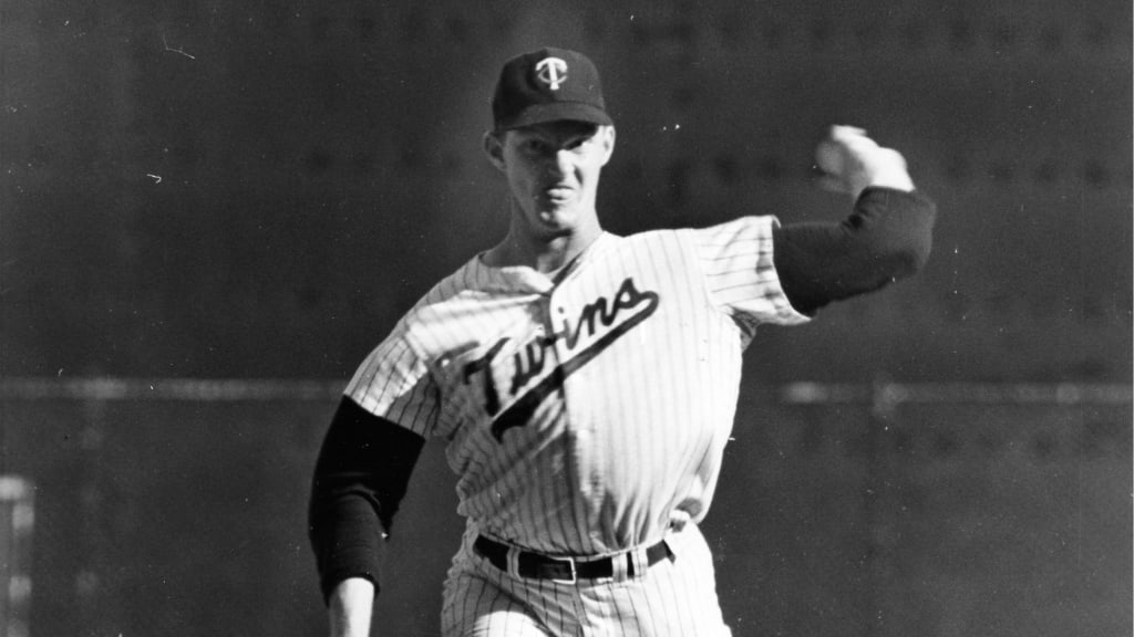 Twins to celebrate '28' as Bert Blyleven's number will be retired – Twin  Cities