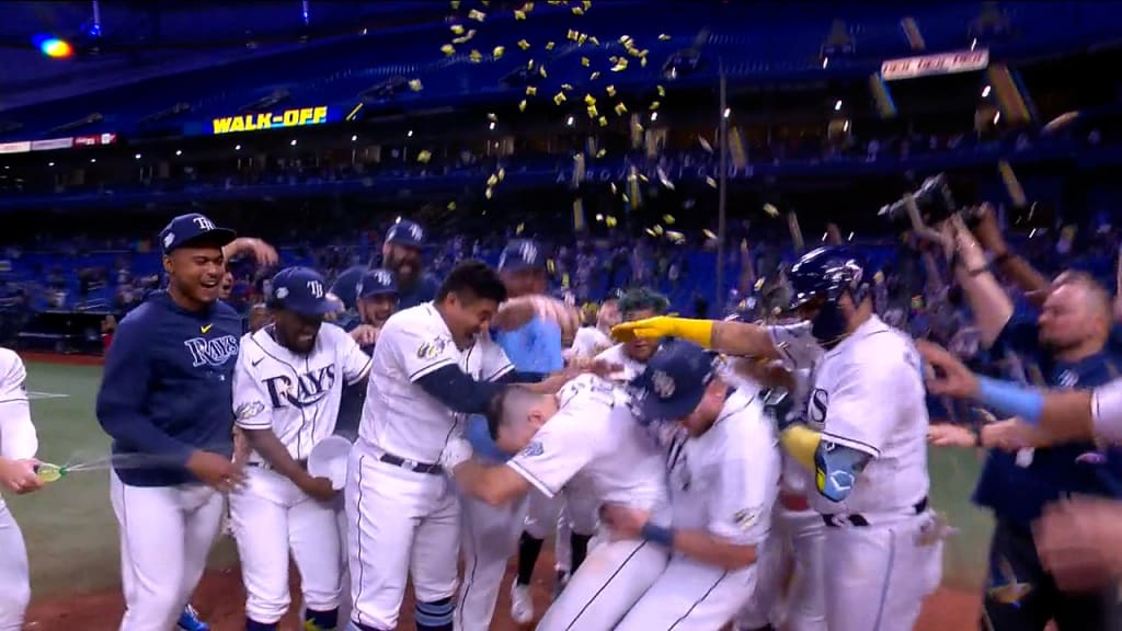 Rays let lead slip away, come back to walk off Pirates