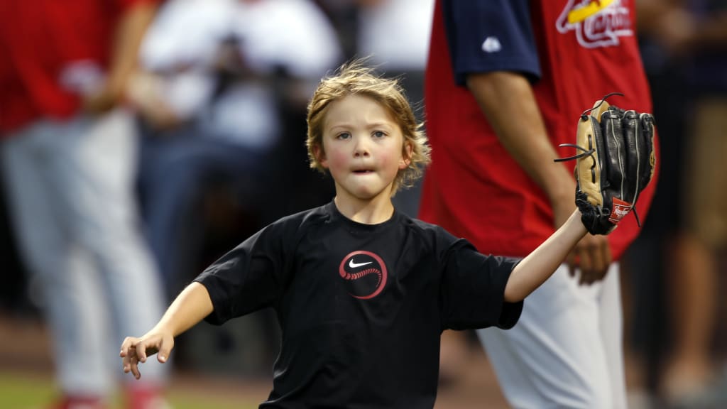 Jackson Holliday playing catch with father Matt in 2010