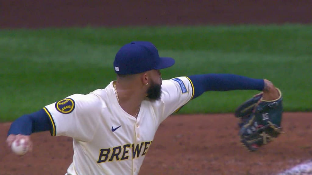 Devin Williams strikes out the side in the 9th 