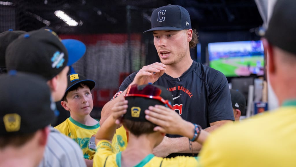 Travis Bazzana talks shop with the Ryde Hawks Australian Little League team. (photo via Russ Lee/Cleveland Guardians)