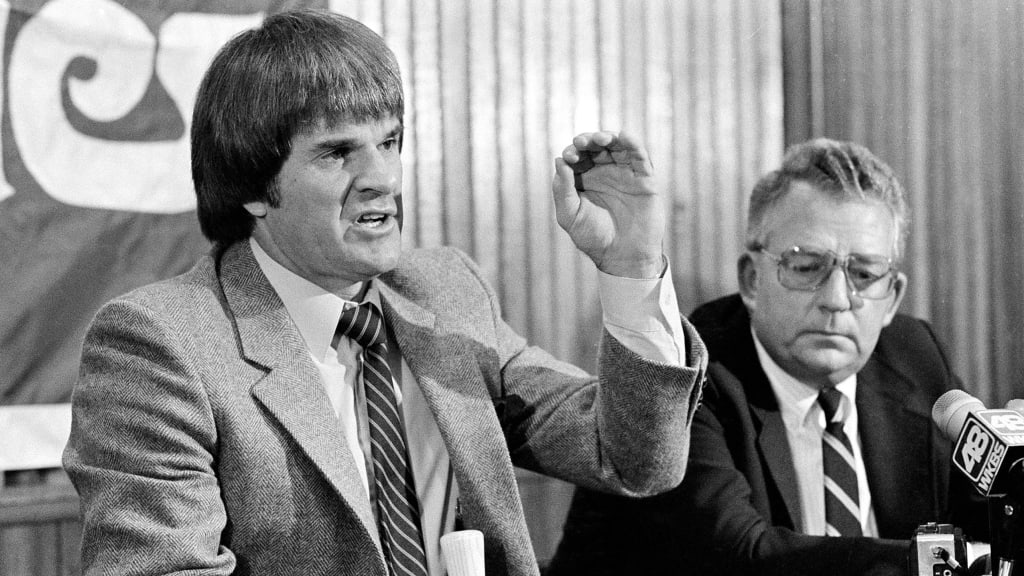 Bill Giles convinced Pete Rose to sign with Philadelphia.