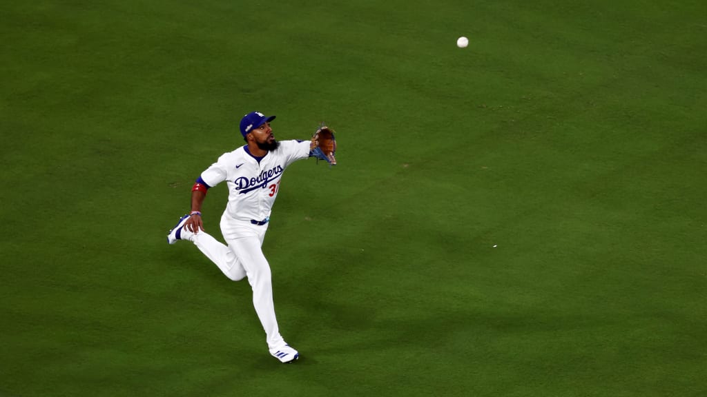 Teoscar Hernández declines qualifying offer from Dodgers