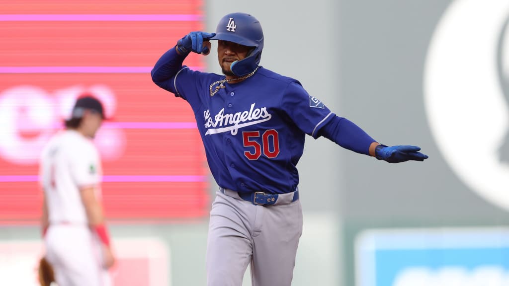 LIVE: Milestone homer for Mookie in Minnesota