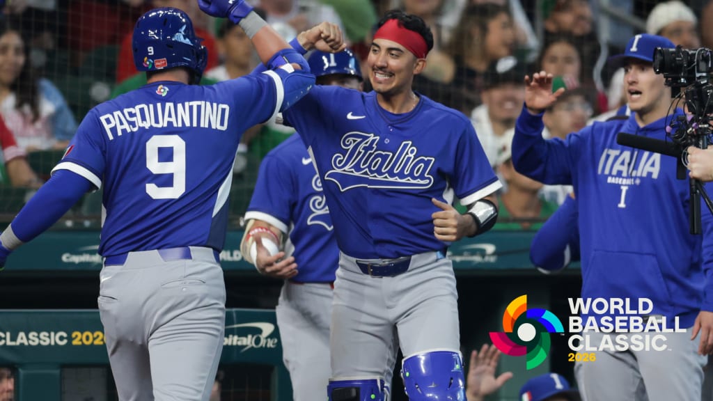 LIVE: Italy comes out slugging against Mexico