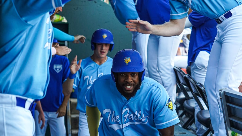 Jabari Henry celebrates in the dugout with his teammates. Photo courtesy Sioux Falls Canaries.