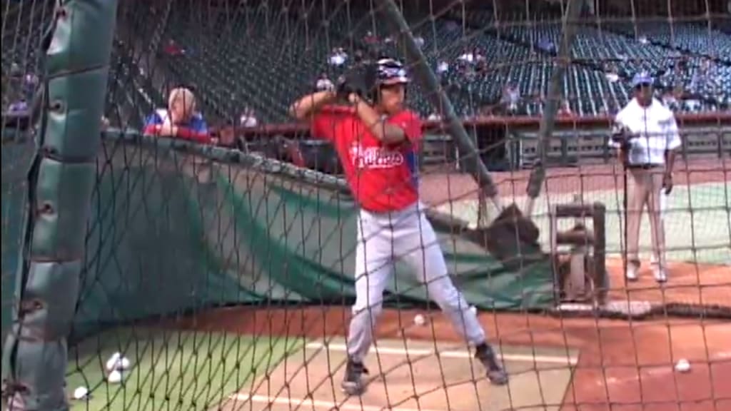 Clip of little Patrick Mahomes in Mets jersey batting with dad during World  Series