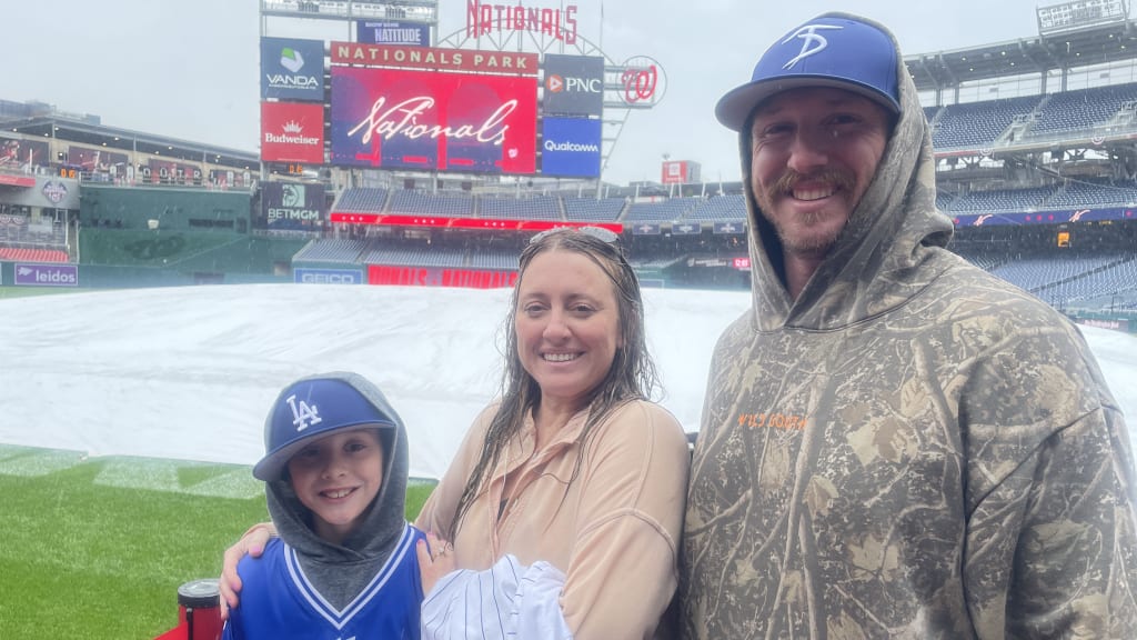 Cochrane family waits in the rain. Photo by Ayako Oikawa.